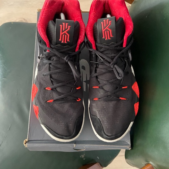 Kyrie 4 Think 16 - Picture 2 of 4